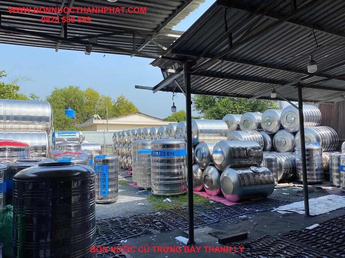 Bồn nước cũ trưng bày thanh lý