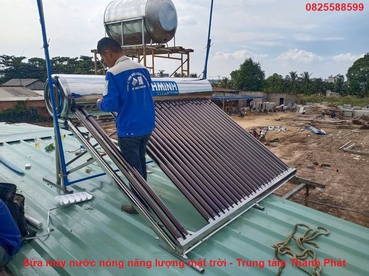 Sửa chữa hàn ống máy nước nóng năng lượng mặt trời